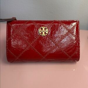 NWT Tory Burch Willa Shine Medium Wallet 169924
Berry ❤️
